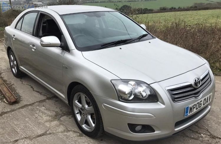 1998, 1999, 2000 Toyota Avensis Wagon 2.0 linea sol